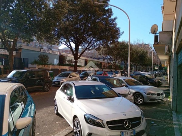 negozio in affitto a Roma in zona Appio Claudio