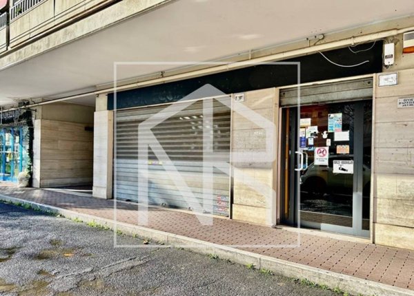 negozio in affitto a Roma in zona Ponte di Nona