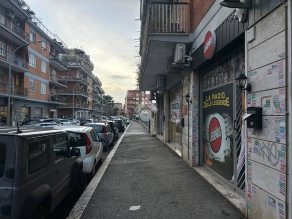 negozio in affitto a Roma in zona Appio Claudio