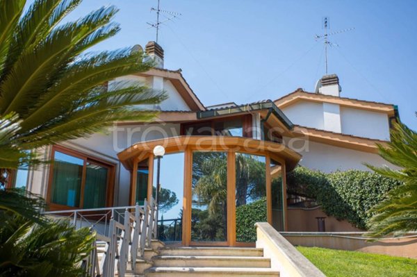 casa indipendente in affitto a Roma in zona Casal Palocco