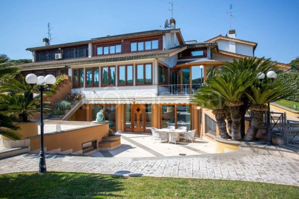 casa indipendente in affitto a Roma in zona Casal Palocco