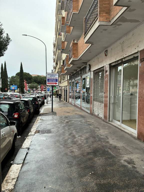 negozio in affitto a Roma in zona Appio Claudio