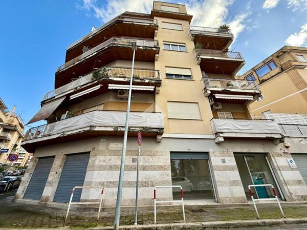 negozio in affitto a Roma in zona Torrevecchia