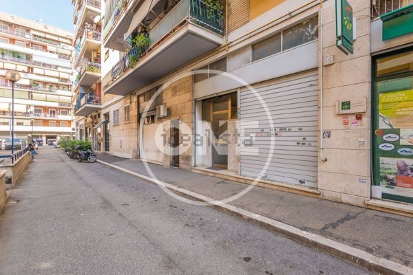 locale commerciale in affitto a Roma