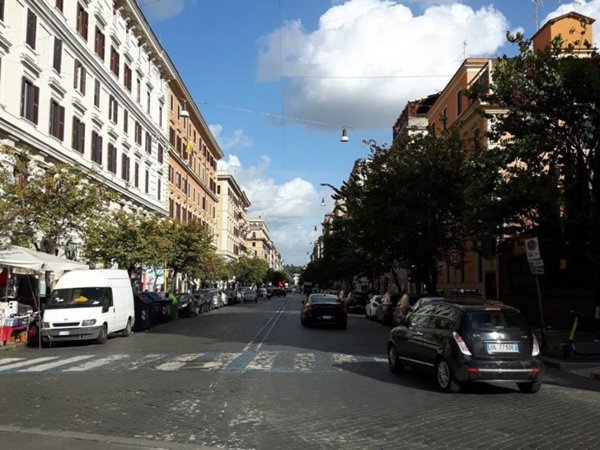 negozio in affitto a Roma in zona Rione Prati