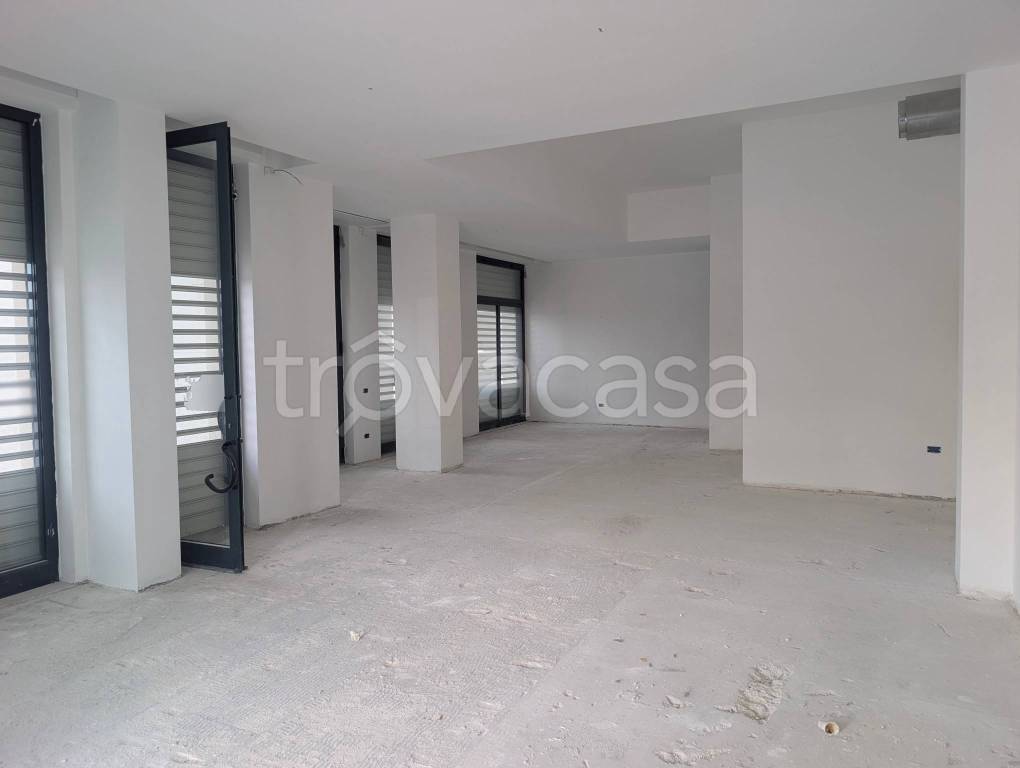 negozio in affitto a Roma in zona Mezzocammino