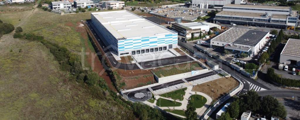 locale commerciale in affitto a Roma in zona Ponte di Nona