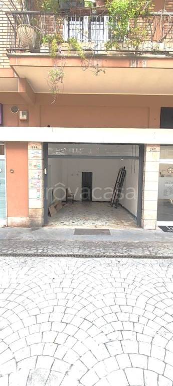 negozio in affitto a Roma in zona Appio Claudio