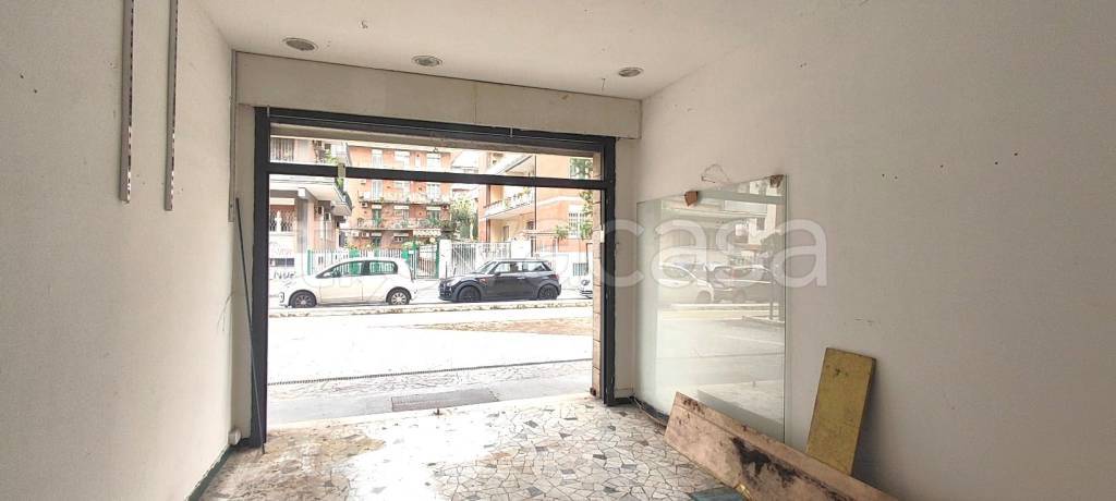 negozio in affitto a Roma in zona Appio Claudio