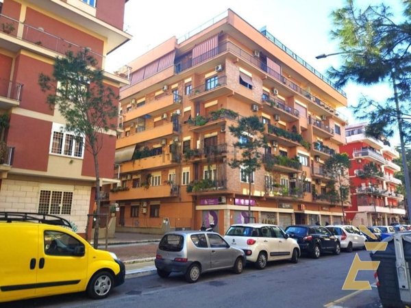 locale commerciale in affitto a Roma in zona Appio Claudio