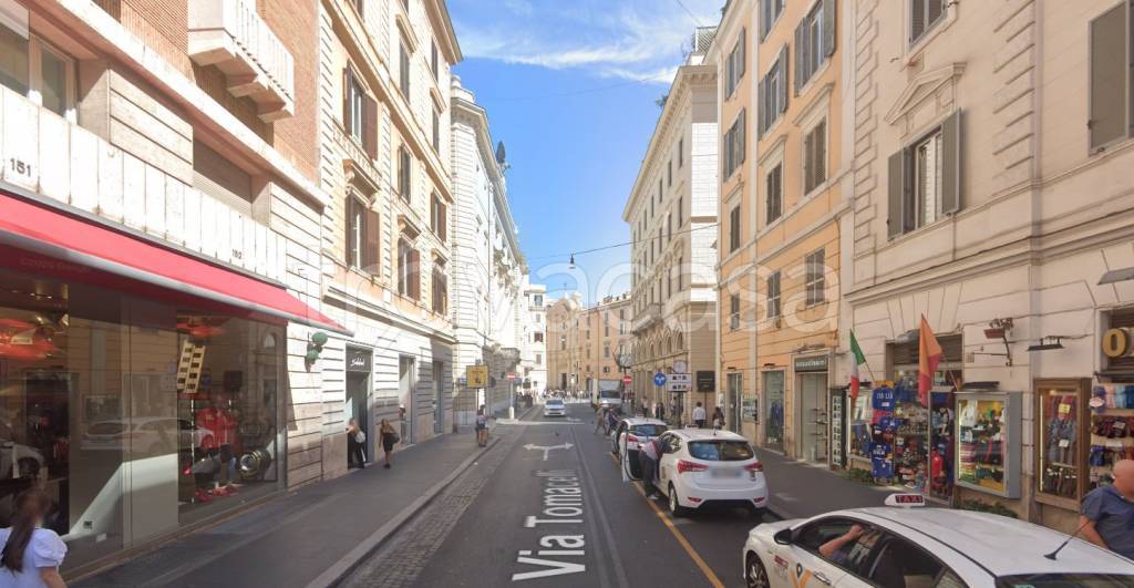 negozio in affitto a Roma in zona Trevi-Colonna