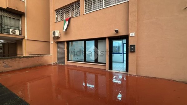 locale commerciale in affitto a Roma in zona Giuliano Dalmata