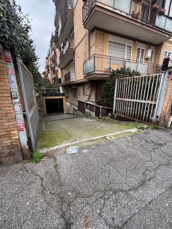 locale di sgombero in affitto a Roma in zona Monte Sacro/Talenti