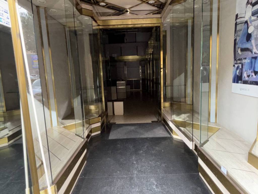 negozio in affitto a Roma