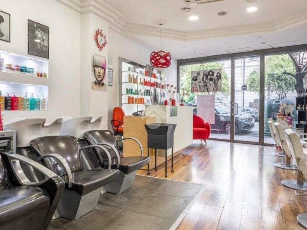 negozio in affitto a Roma in zona Appio Latino