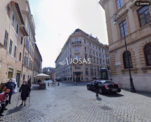 negozio in affitto a Roma in zona Pigna - Sant'Angelo