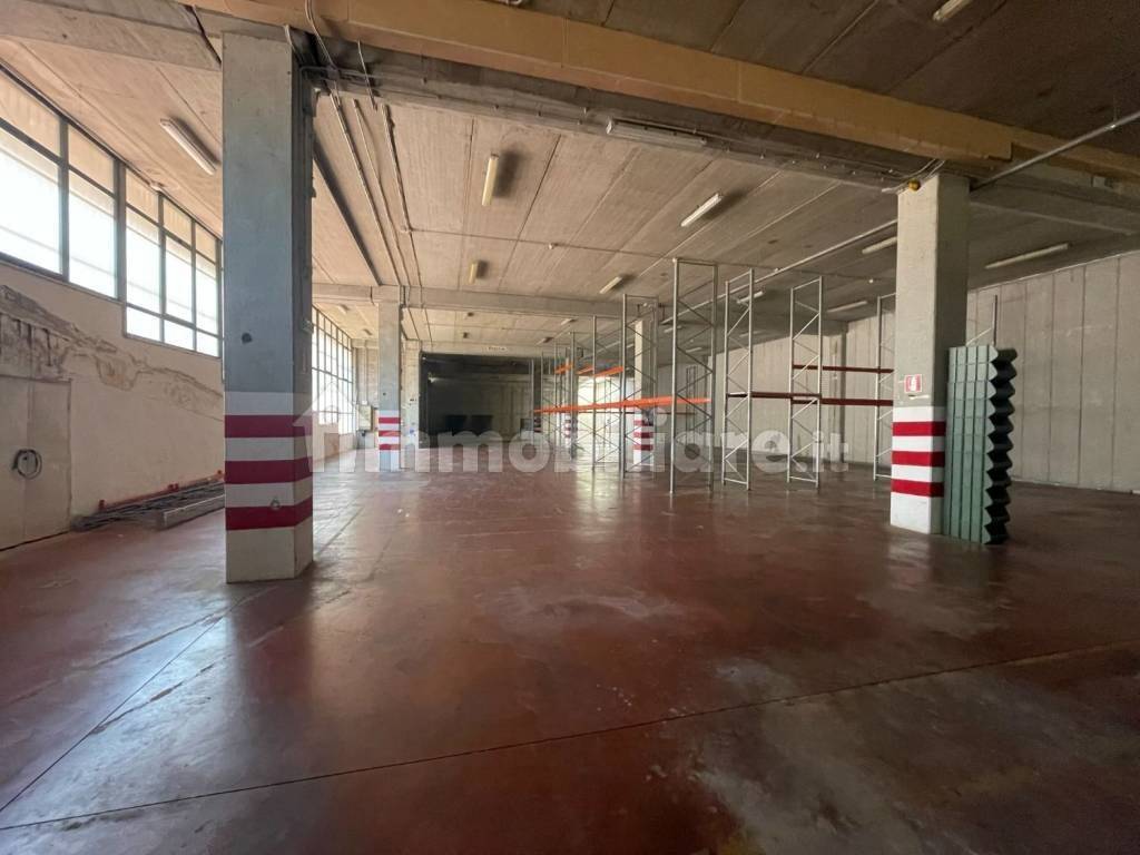 locale commerciale in affitto a Roma in zona Torre Maura