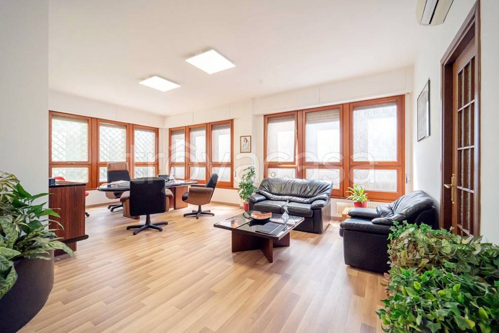 ufficio in affitto a Roma in zona Mostacciano