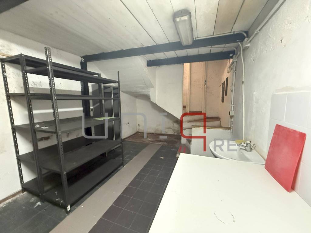 locale commerciale in affitto a Roma in zona Rione Regola