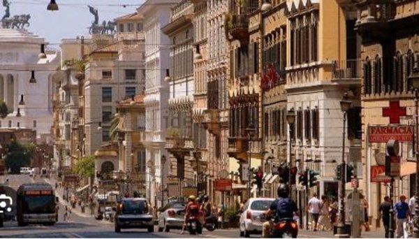 negozio in affitto a Roma in zona Rione Monti/Campitelli