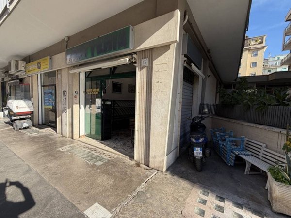 negozio in affitto a Roma in zona Appio Latino