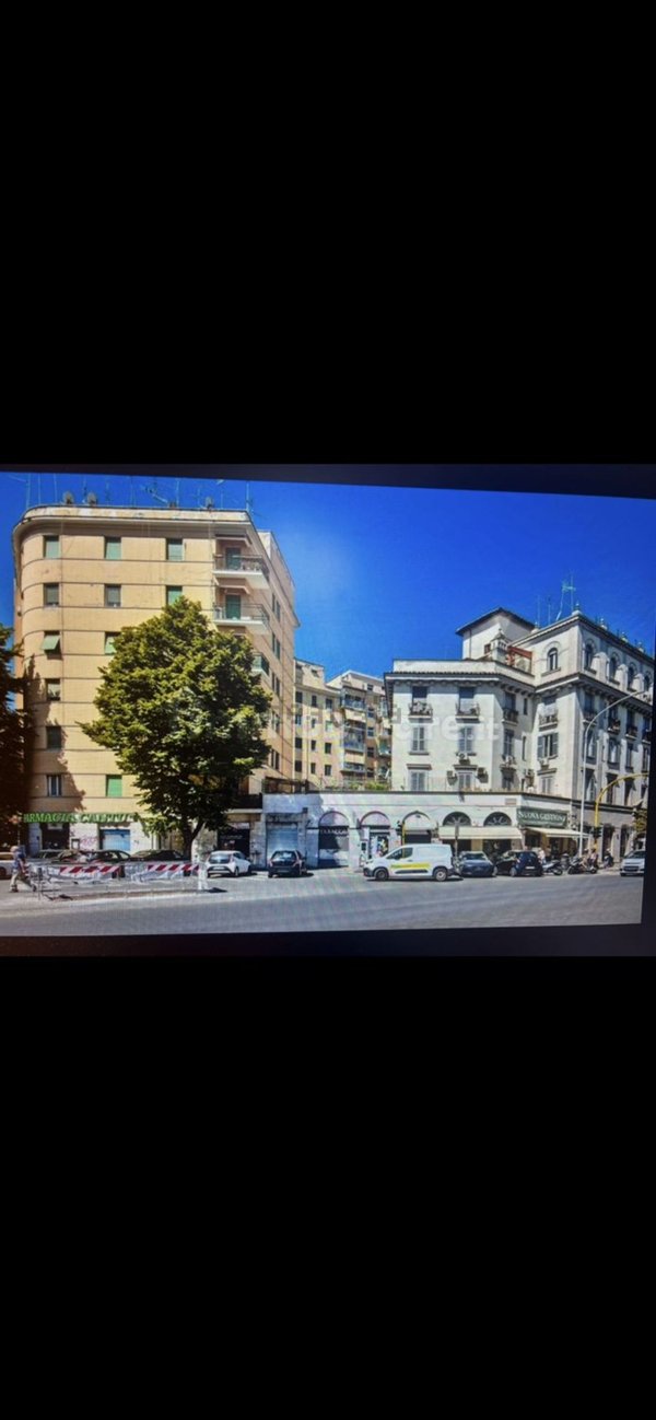 locale commerciale in affitto a Roma in zona Tuscolano