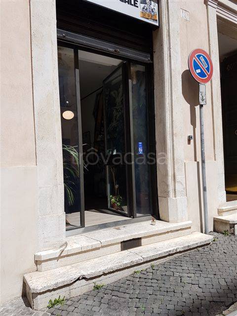 negozio in affitto a Roma in zona Rione Monti/Campitelli