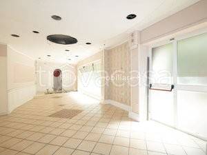 negozio in affitto a Roma in zona Ardeatino