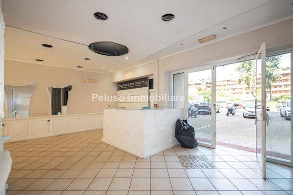 negozio in affitto a Roma in zona Ardeatino