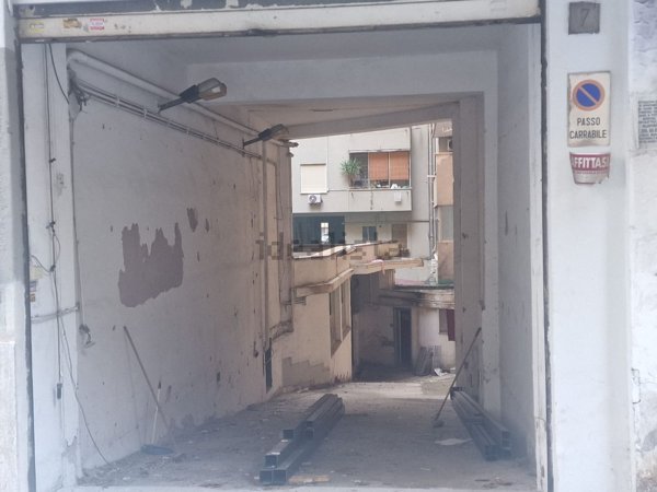 locale commerciale in affitto a Roma in zona Ostiense