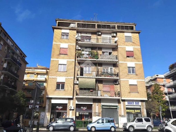 negozio in affitto a Roma in zona Portuense