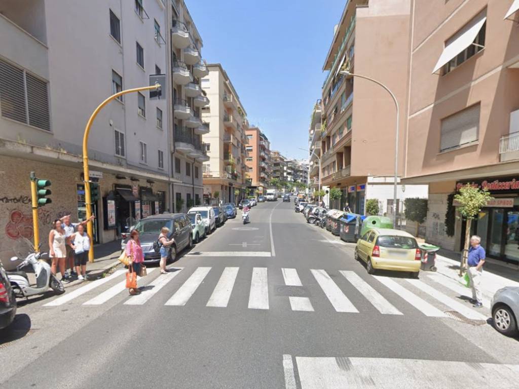 negozio in affitto a Roma