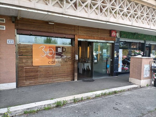 locale commerciale in affitto a Roma in zona EUR