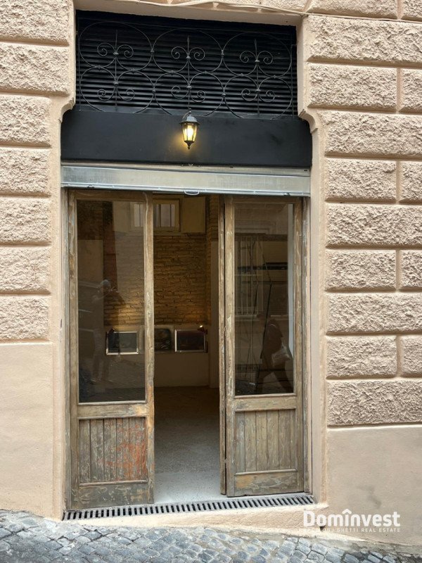 negozio in affitto a Roma in zona Rione Monti/Campitelli