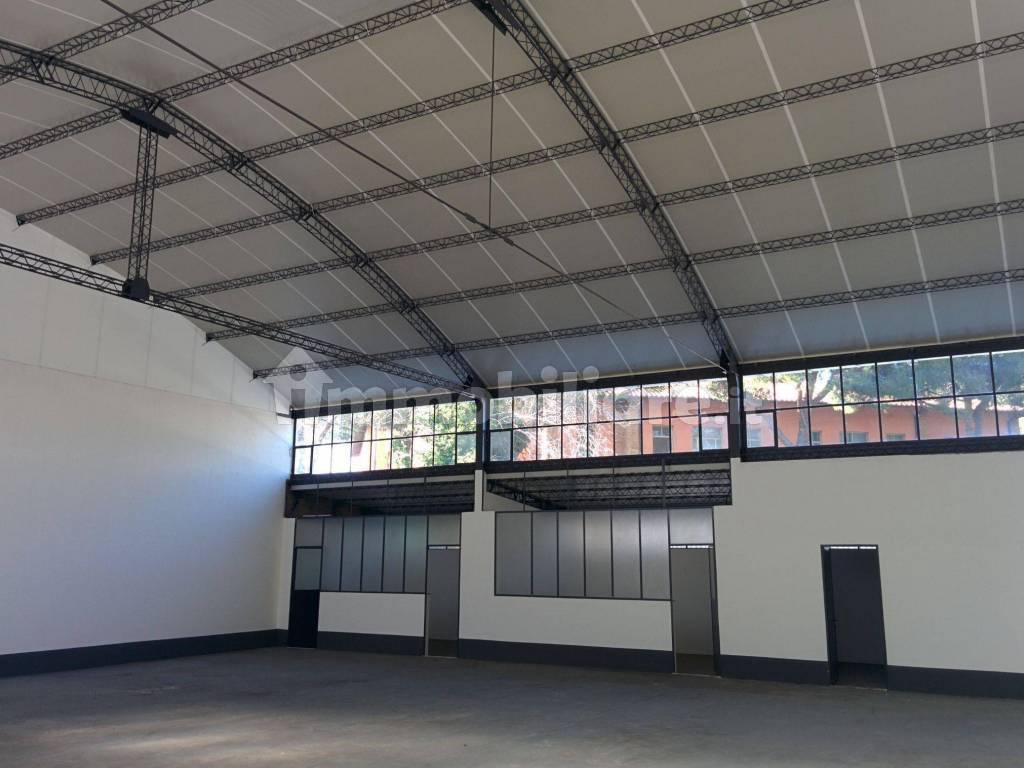 locale commerciale in affitto a Roma in zona Giuliano Dalmata