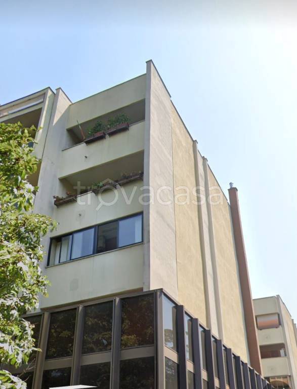 negozio in affitto a Roma in zona Giuliano Dalmata