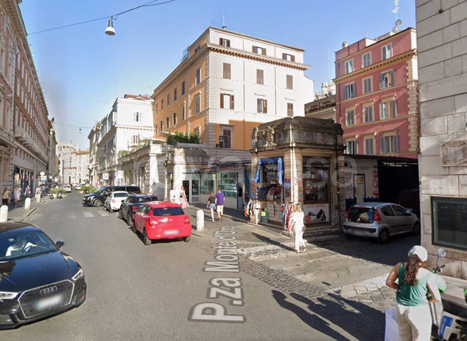 negozio in affitto a Roma in zona Trevi-Colonna