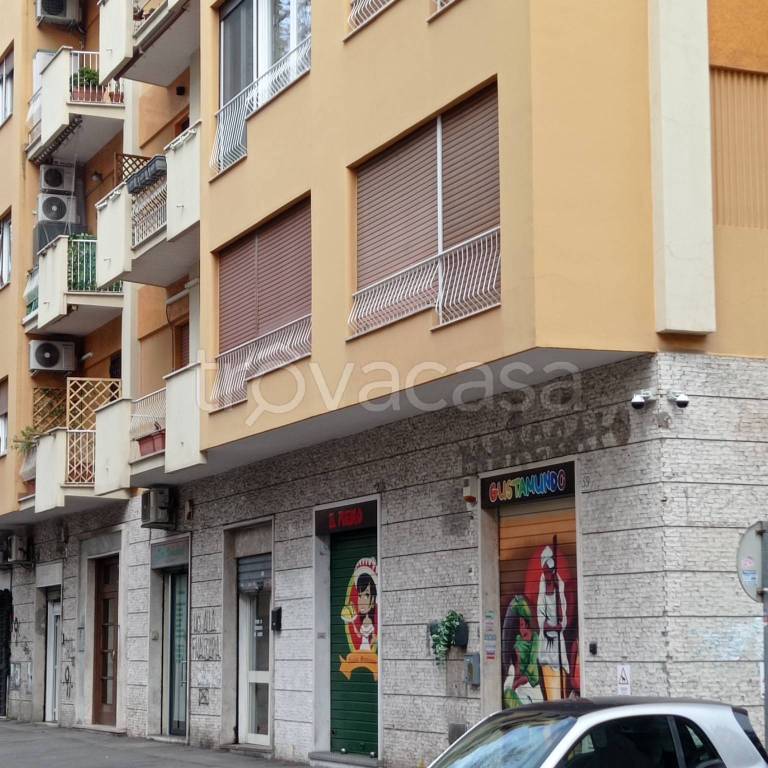 negozio in affitto a Roma in zona Appio Latino