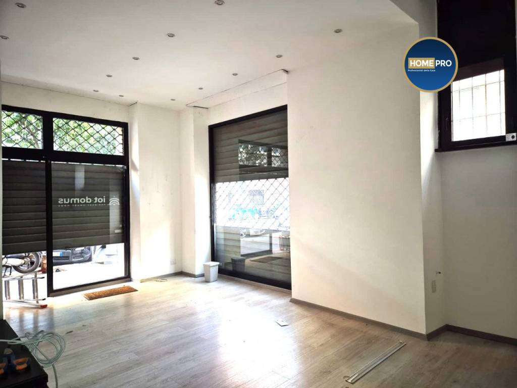 negozio in affitto a Roma in zona Appio Latino