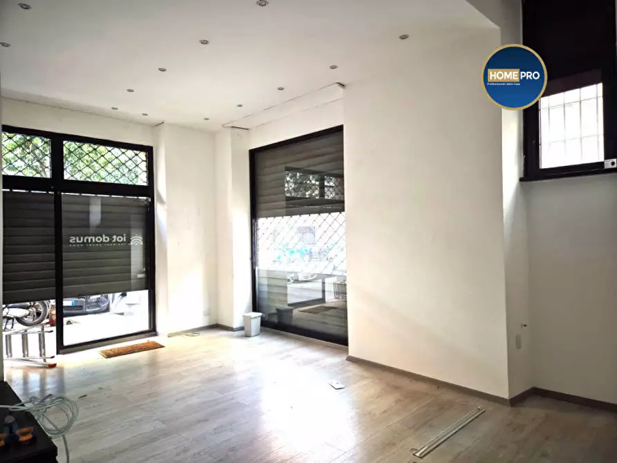 negozio in affitto a Roma in zona Appio Latino