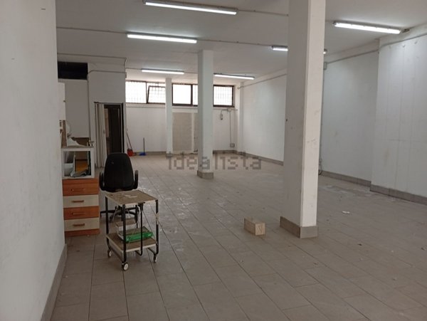 locale commerciale in affitto a Roma in zona Torre Angela