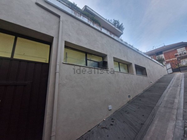 locale di sgombero in affitto a Roma in zona Appio Claudio