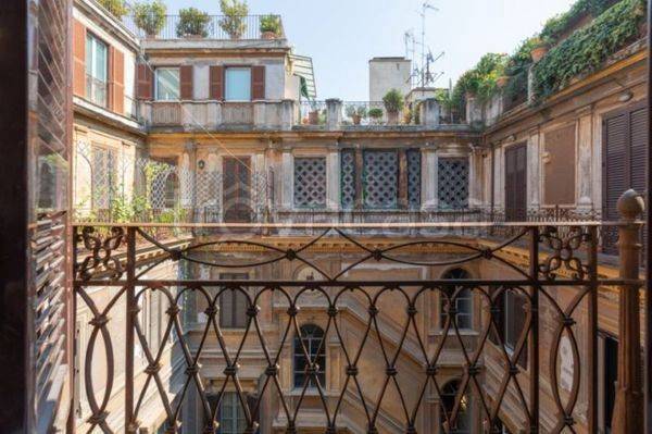 appartamento in affitto a Roma in zona Trevi-Colonna