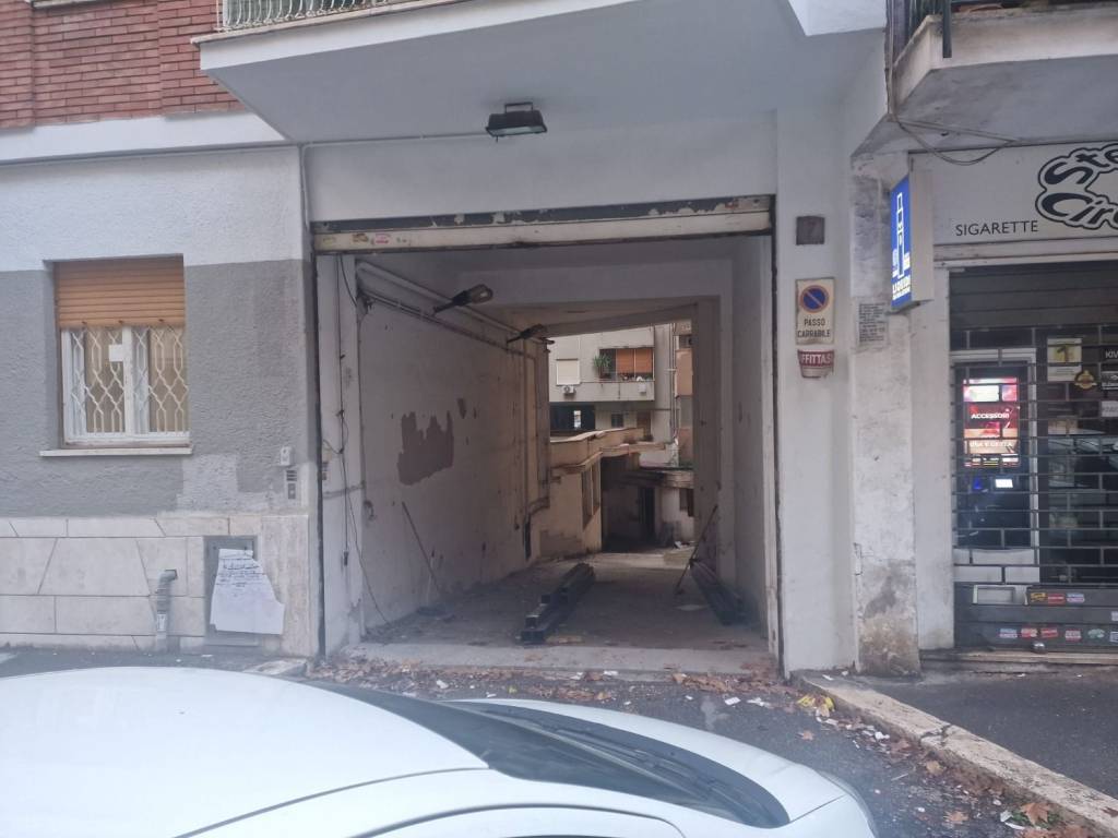 negozio in affitto a Roma in zona Ostiense