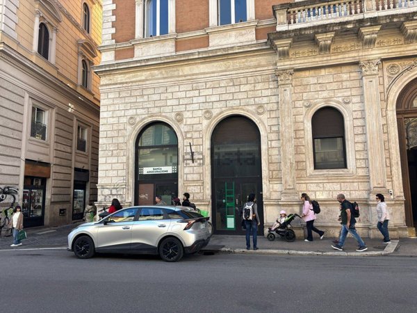 locale commerciale in affitto a Roma in zona Campo Marzio