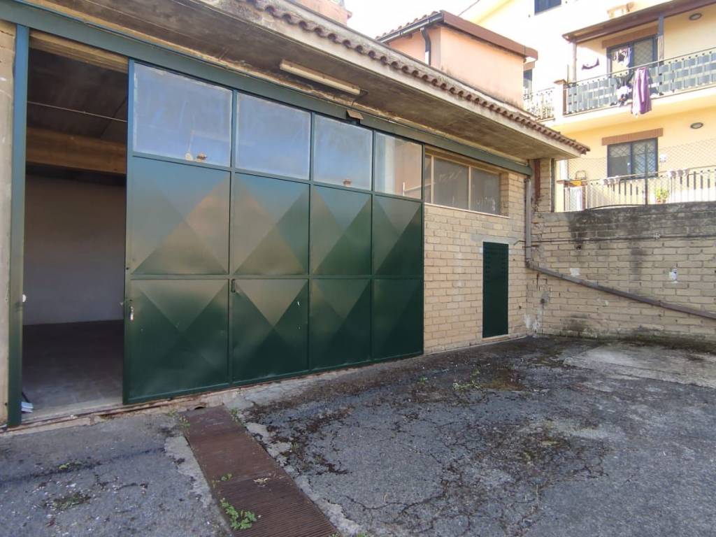 locale commerciale in affitto a Roma in zona Castelverde
