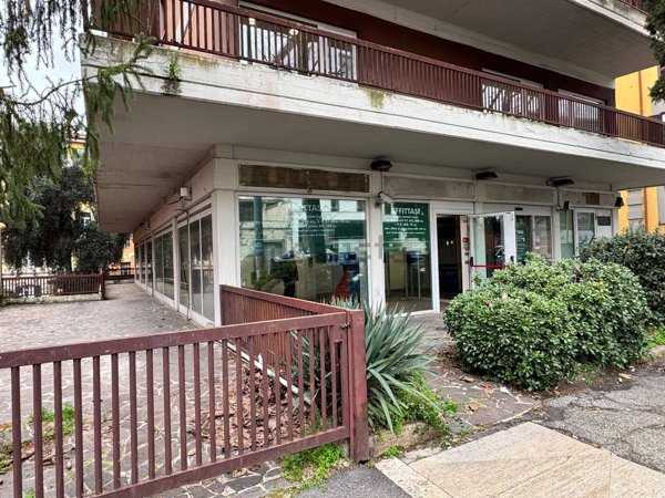 locale commerciale in affitto a Roma