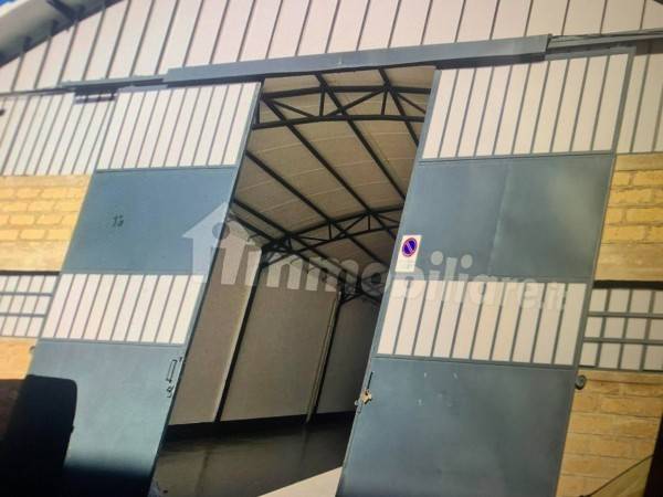 locale commerciale in affitto a Roma