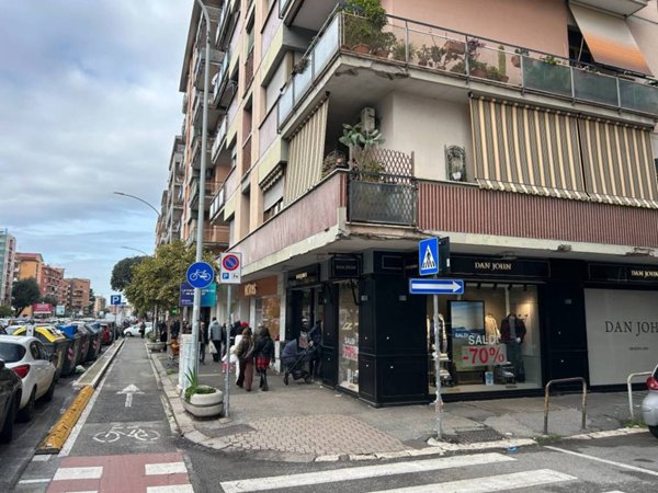 negozio in affitto a Roma in zona Cinecittà