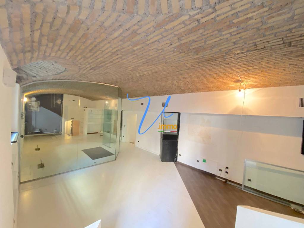 negozio in affitto a Roma in zona Ludovisi/Sallustiano